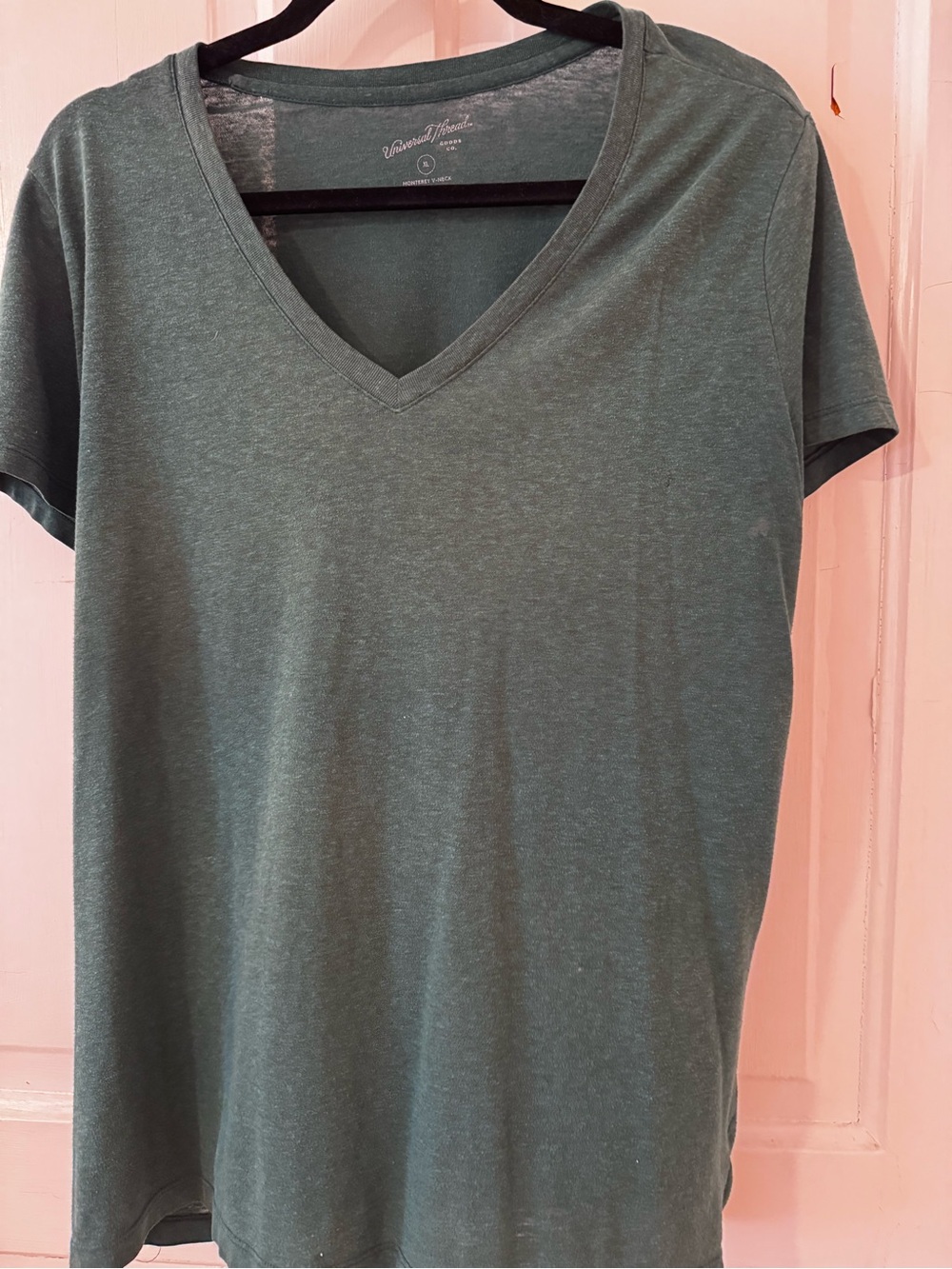Universal Thread Women's V-Neck Short Sleeve Tee in Green